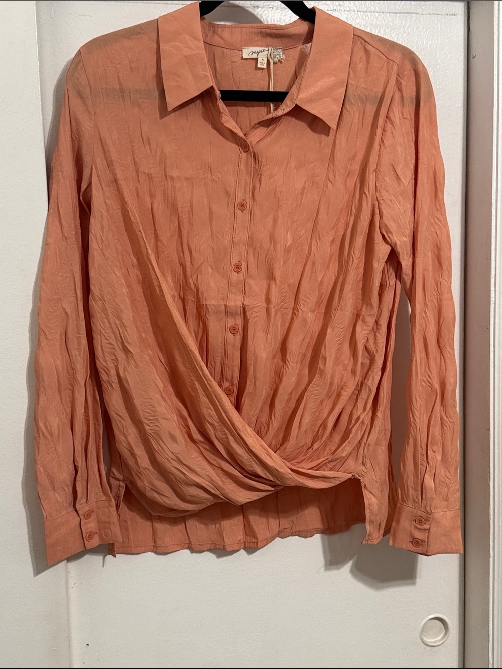Mystree Peach Button-Front Twist Hem Blouse